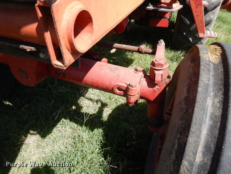 image for item FN9403 1981 International 1086  tractor