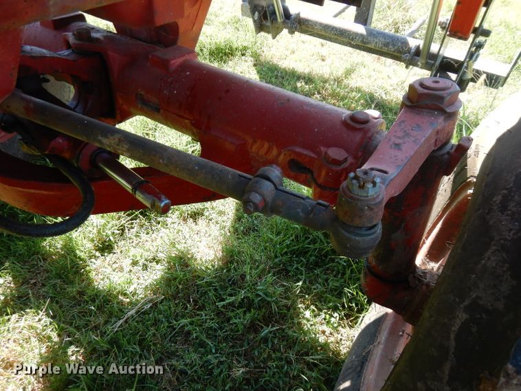 image for item FN9403 1981 International 1086  tractor