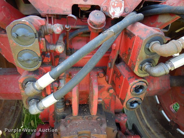 image for item FN9403 1981 International 1086  tractor