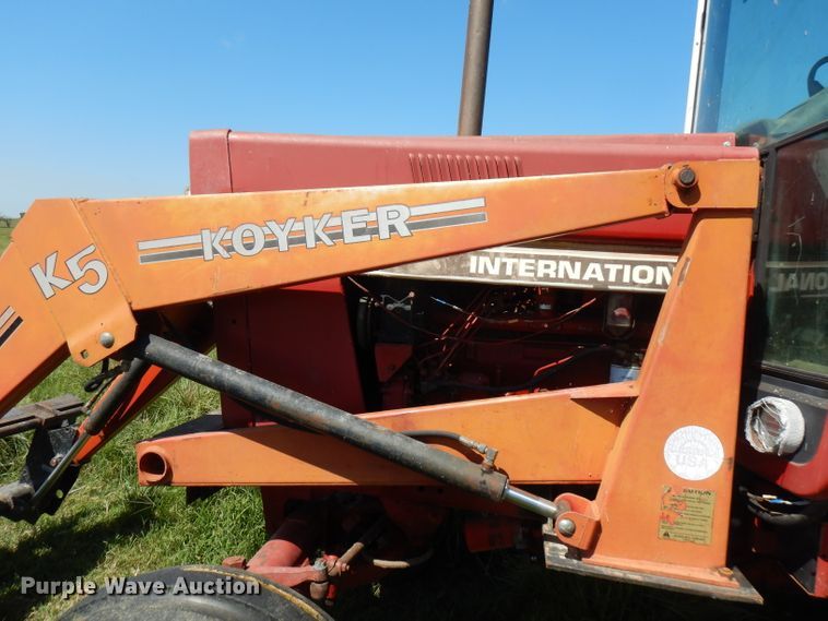 image for item FN9403 1981 International 1086  tractor