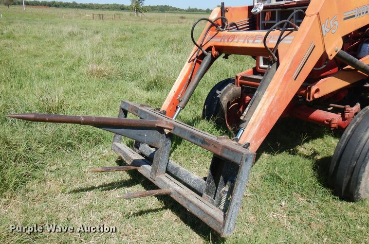 image for item FN9403 1981 International 1086  tractor