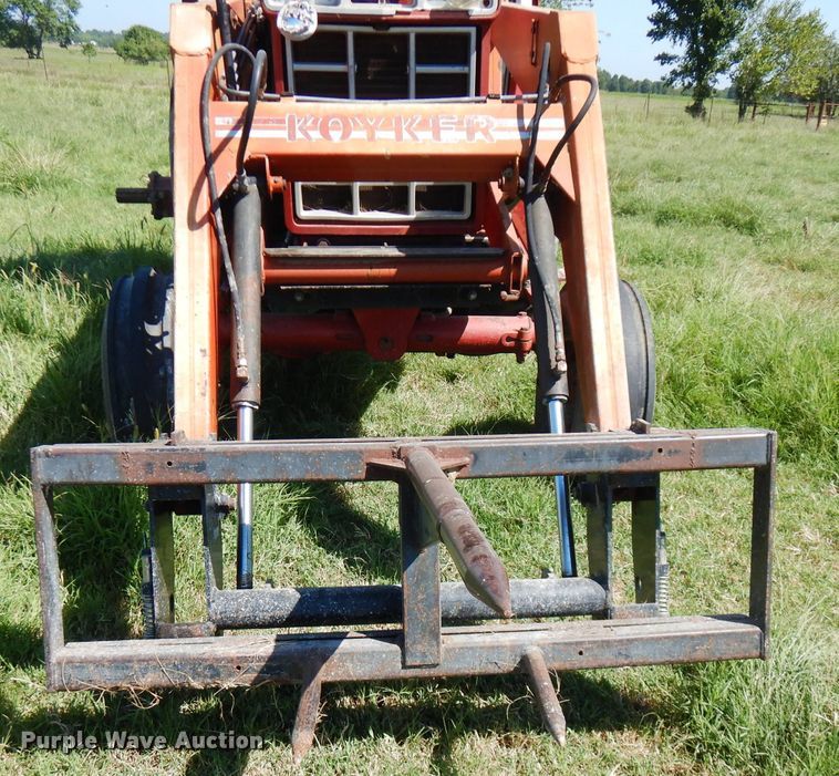 image for item FN9403 1981 International 1086  tractor