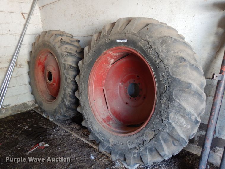 image for item FN9403 1981 International 1086  tractor