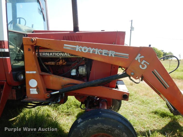 image for item FN9403 1981 International 1086  tractor