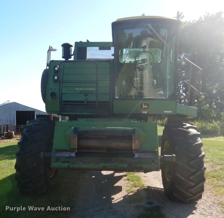 image for item GR9726 John Deere 6620 combine