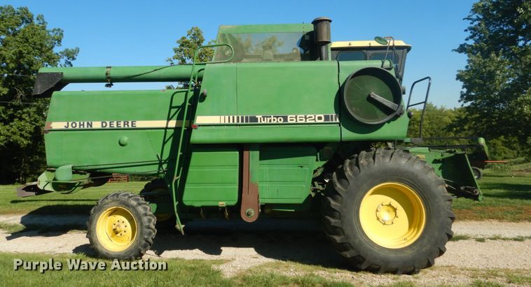 image for item GR9726 John Deere 6620 combine