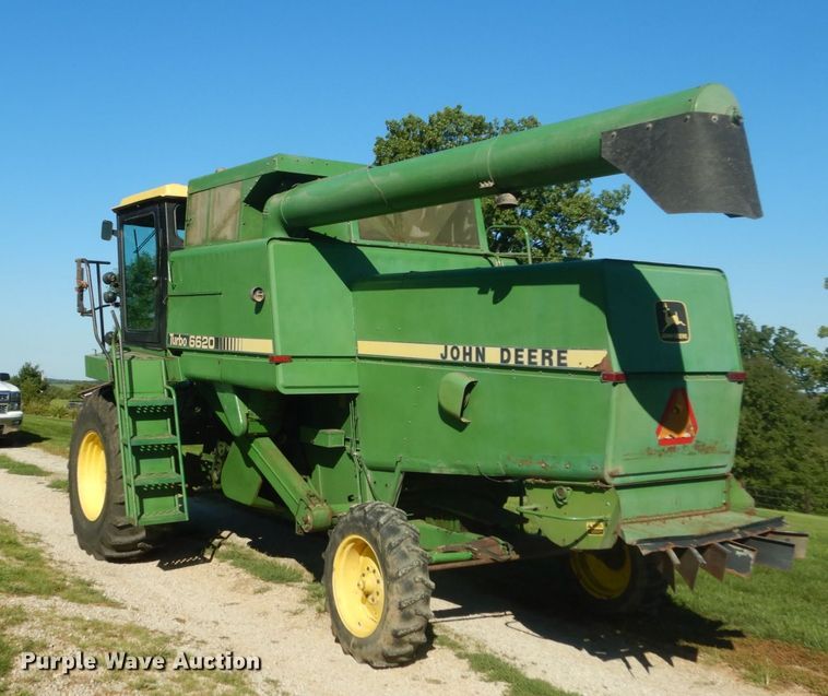 image for item GR9726 John Deere 6620 combine