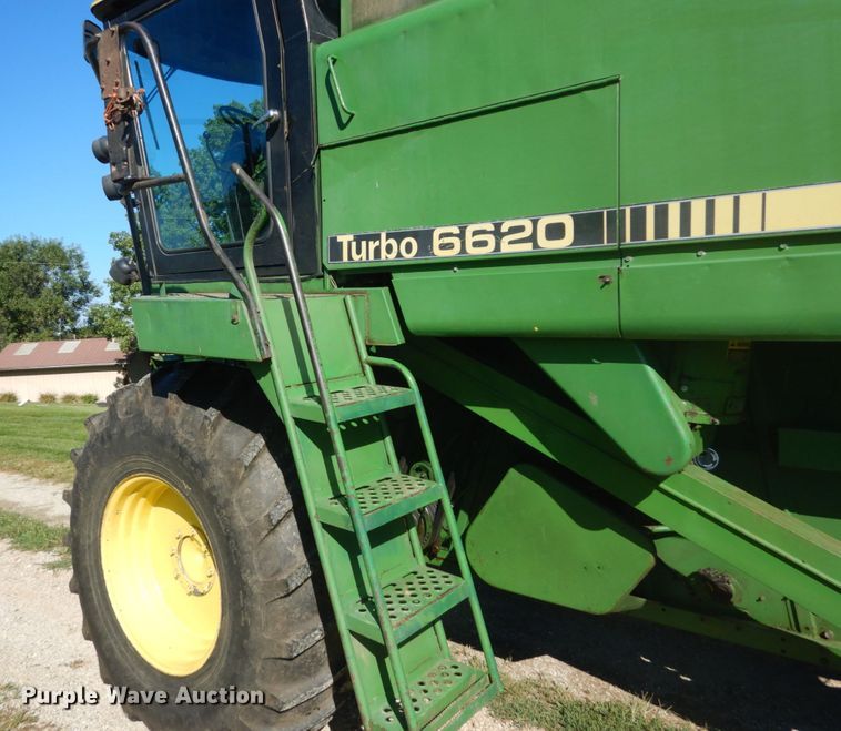 image for item GR9726 John Deere 6620 combine