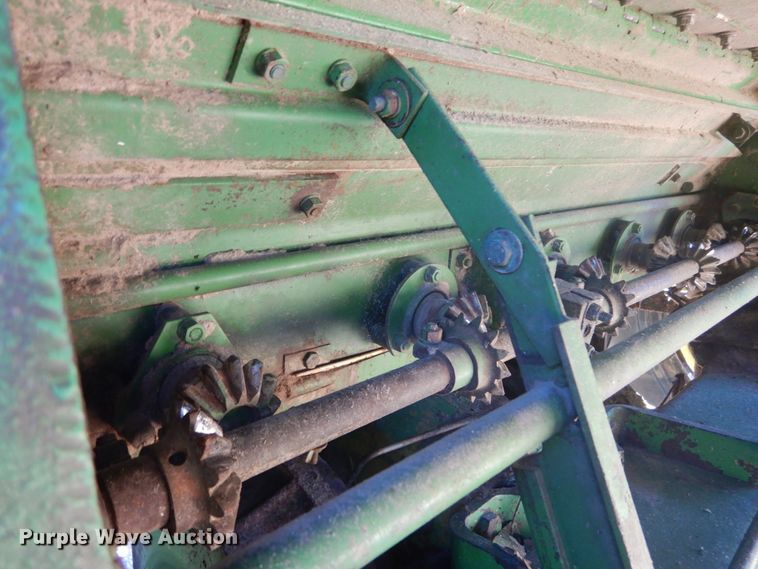 image for item GR9726 John Deere 6620 combine