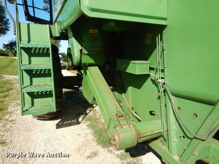 image for item GR9726 John Deere 6620 combine