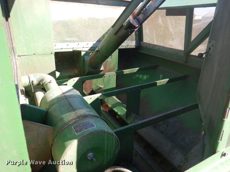 image for item GR9726 John Deere 6620 combine