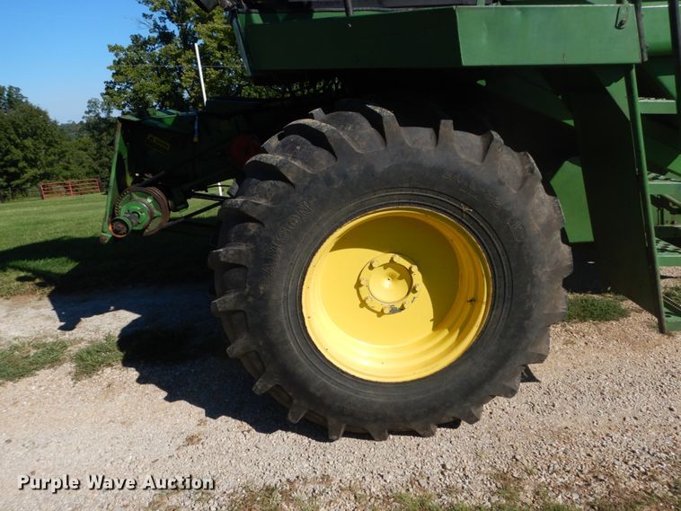 image for item GR9726 John Deere 6620 combine