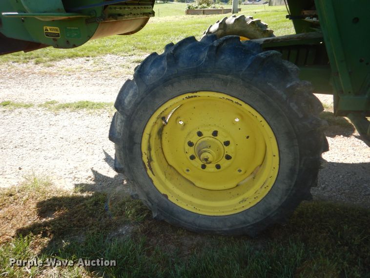 image for item GR9726 John Deere 6620 combine