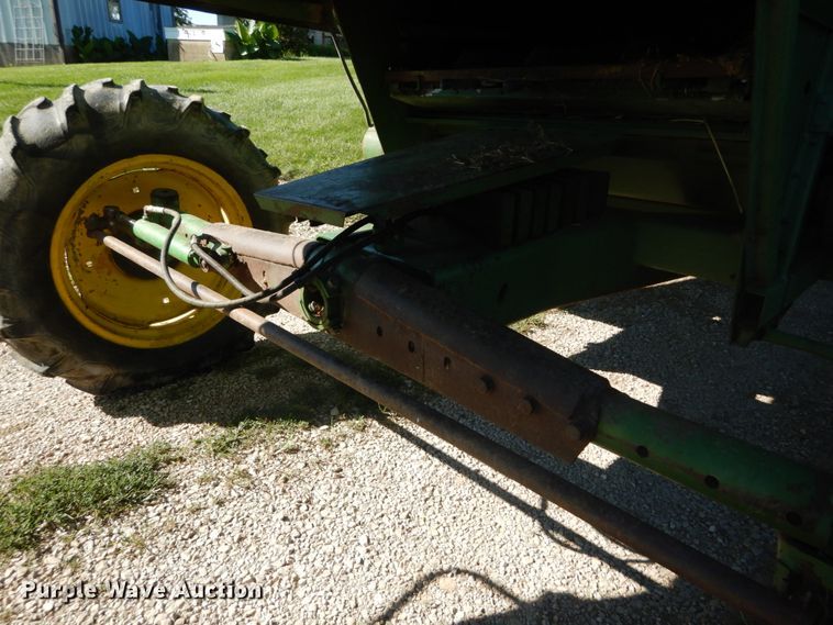 image for item GR9726 John Deere 6620 combine