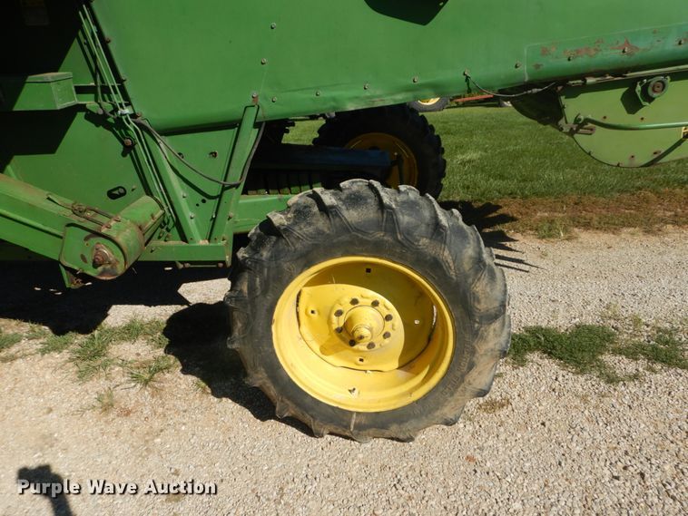 image for item GR9726 John Deere 6620 combine