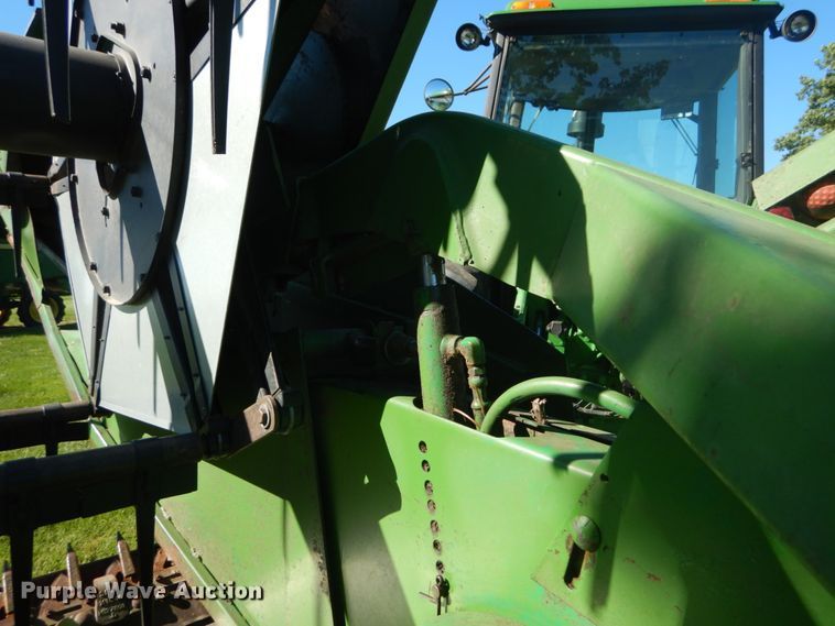 image for item GR9726 John Deere 6620 combine
