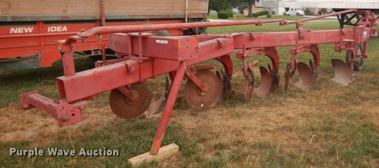 image for item GR9799 White Farm five bottom plow