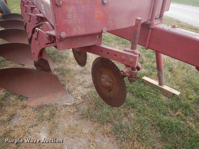 image for item GR9799 White Farm five bottom plow