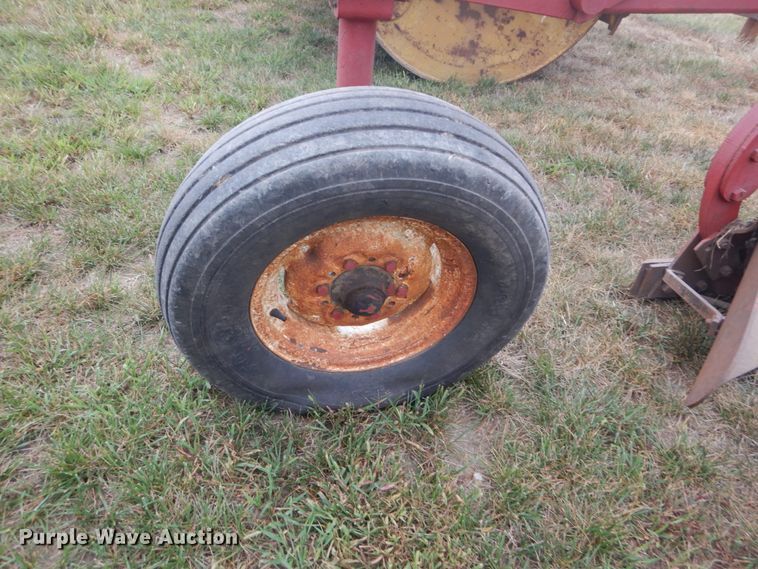 image for item GR9799 White Farm five bottom plow