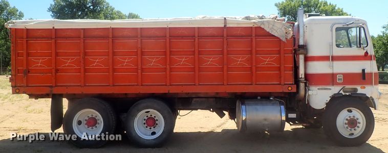 image for item GV9618 1976 Freightliner 6342T  grain truck