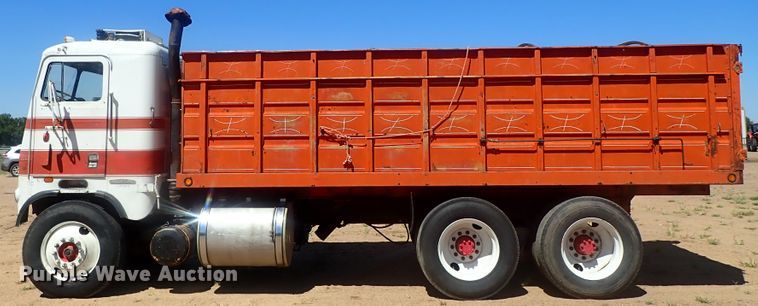 image for item GV9618 1976 Freightliner 6342T  grain truck