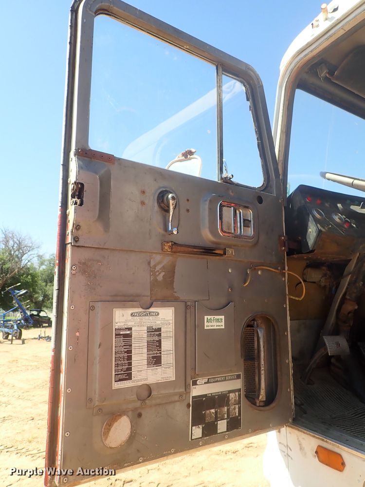 image for item GV9618 1976 Freightliner 6342T  grain truck