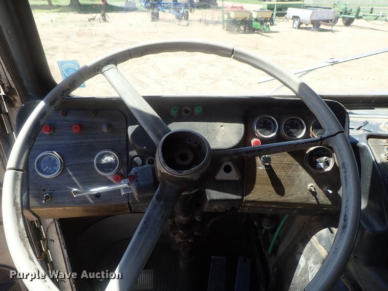 image for item GV9618 1976 Freightliner 6342T  grain truck