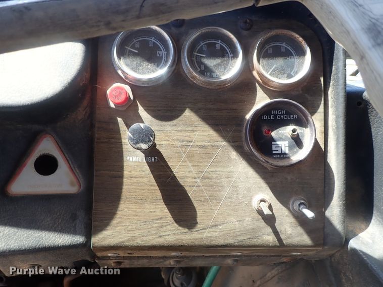 image for item GV9618 1976 Freightliner 6342T  grain truck