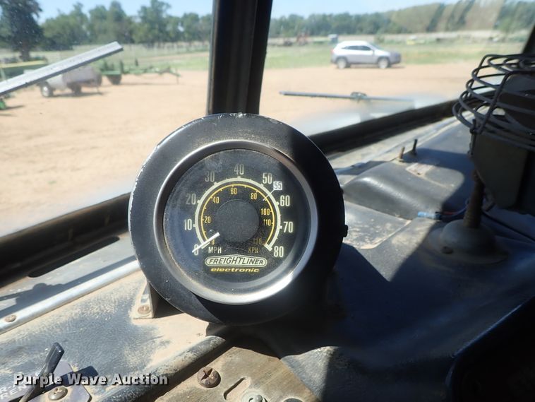 image for item GV9618 1976 Freightliner 6342T  grain truck