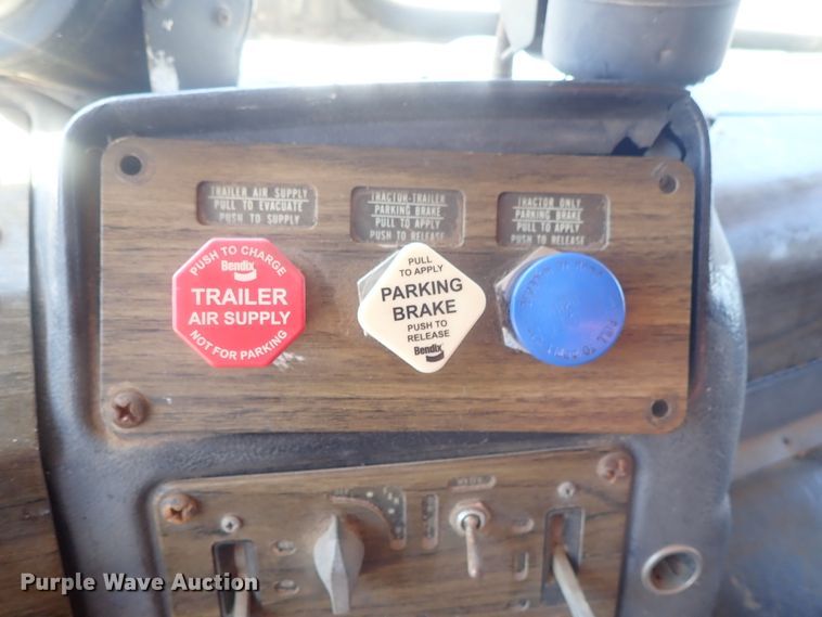 image for item GV9618 1976 Freightliner 6342T  grain truck