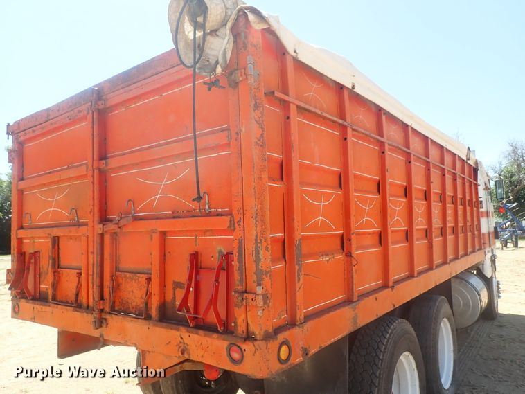 image for item GV9618 1976 Freightliner 6342T  grain truck