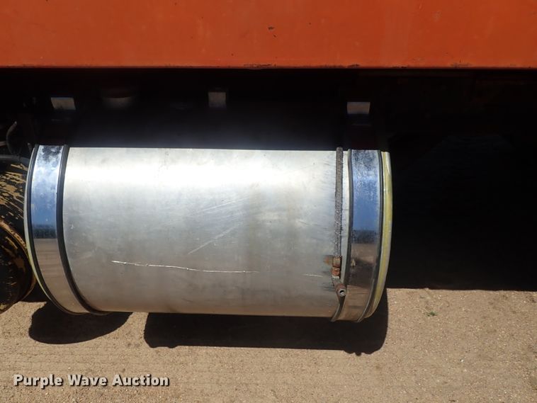 image for item GV9618 1976 Freightliner 6342T  grain truck