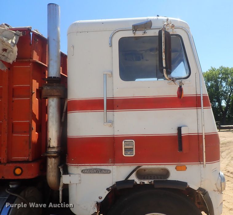 image for item GV9618 1976 Freightliner 6342T  grain truck