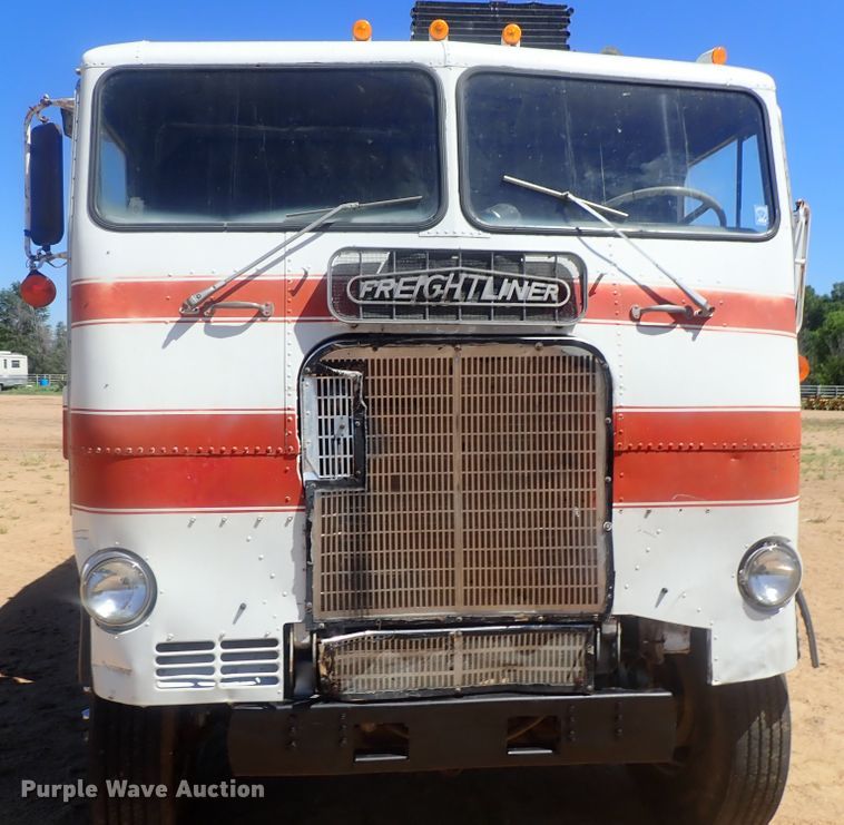 image for item GV9618 1976 Freightliner 6342T  grain truck