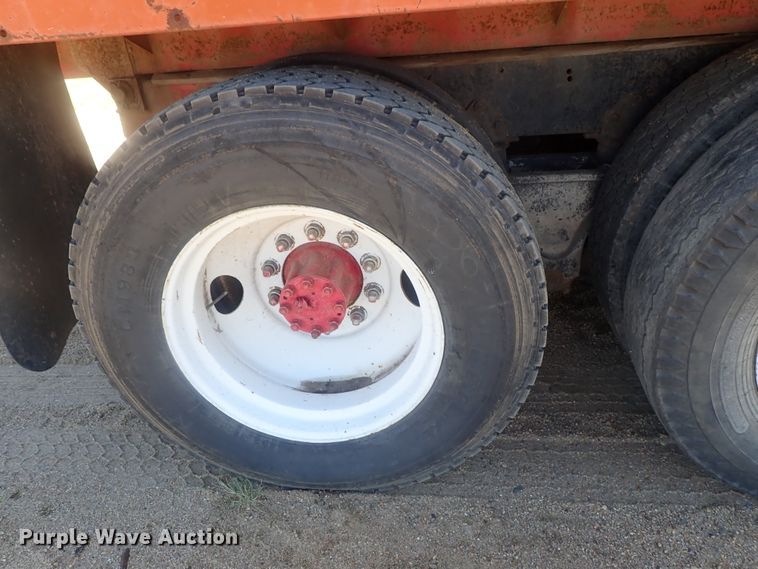 image for item GV9618 1976 Freightliner 6342T  grain truck