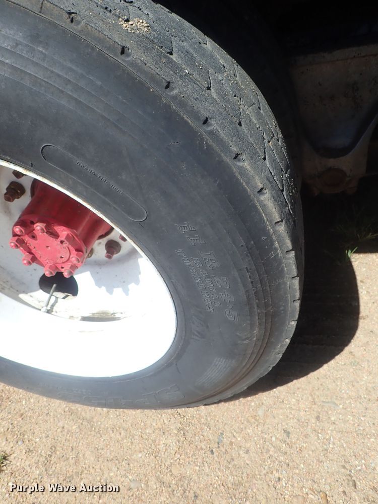 image for item GV9618 1976 Freightliner 6342T  grain truck