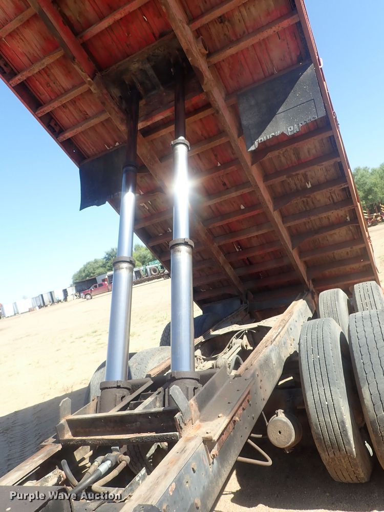 image for item GV9618 1976 Freightliner 6342T  grain truck