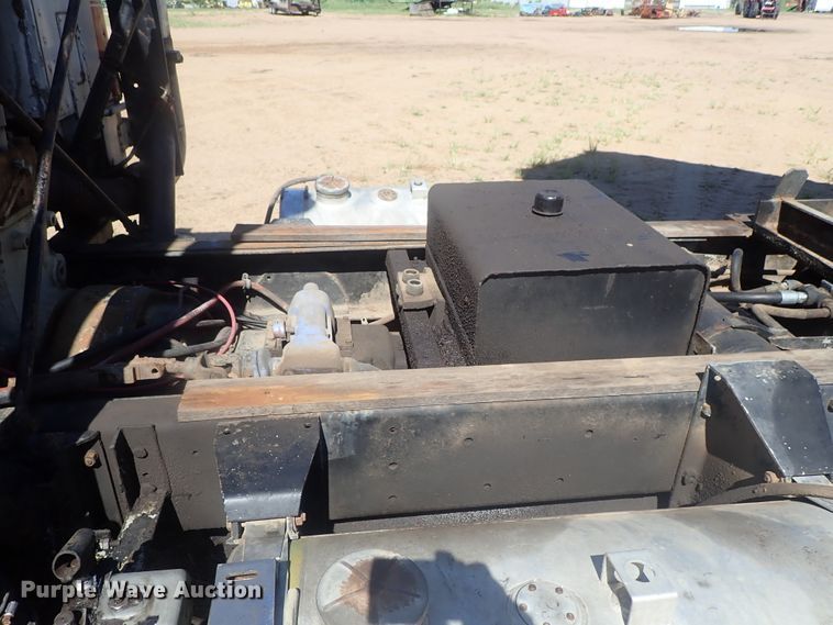 image for item GV9618 1976 Freightliner 6342T  grain truck