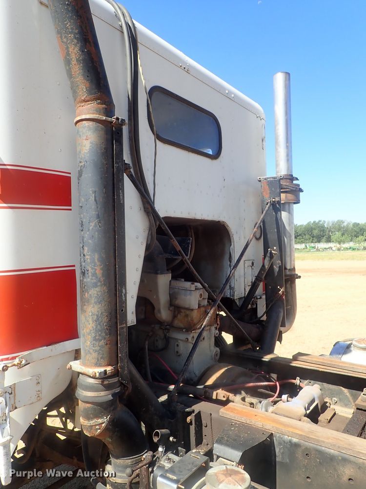 image for item GV9618 1976 Freightliner 6342T  grain truck