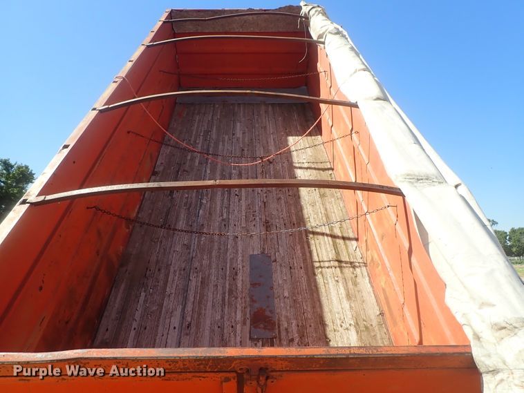 image for item GV9618 1976 Freightliner 6342T  grain truck