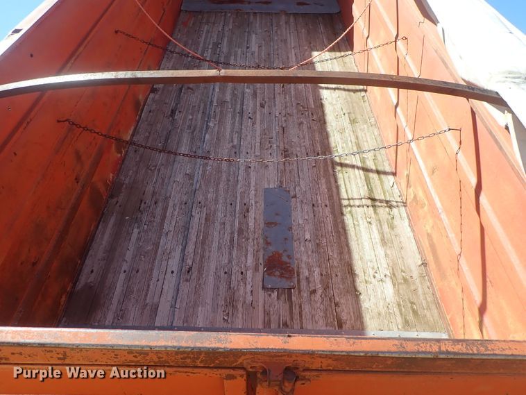 image for item GV9618 1976 Freightliner 6342T  grain truck