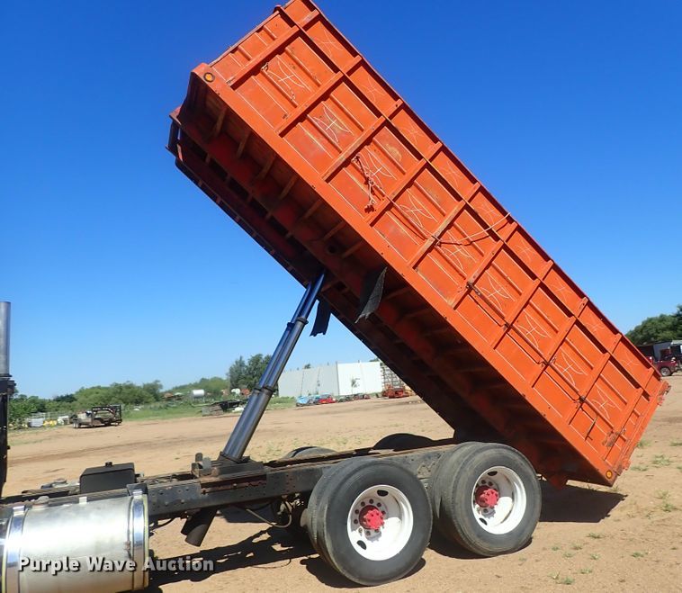 image for item GV9618 1976 Freightliner 6342T  grain truck