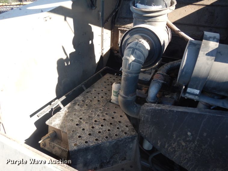 image for item HA9351 2006 Gleaner R65 combine