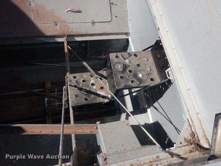 image for item HA9351 2006 Gleaner R65 combine