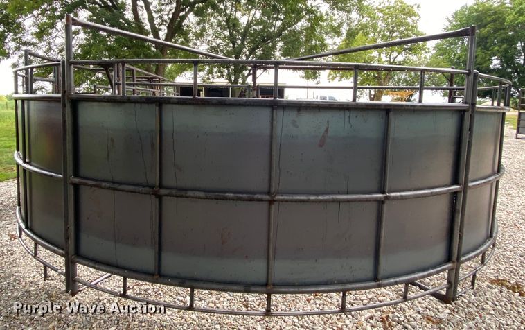 image for item HA9600 Livestock alley with tub