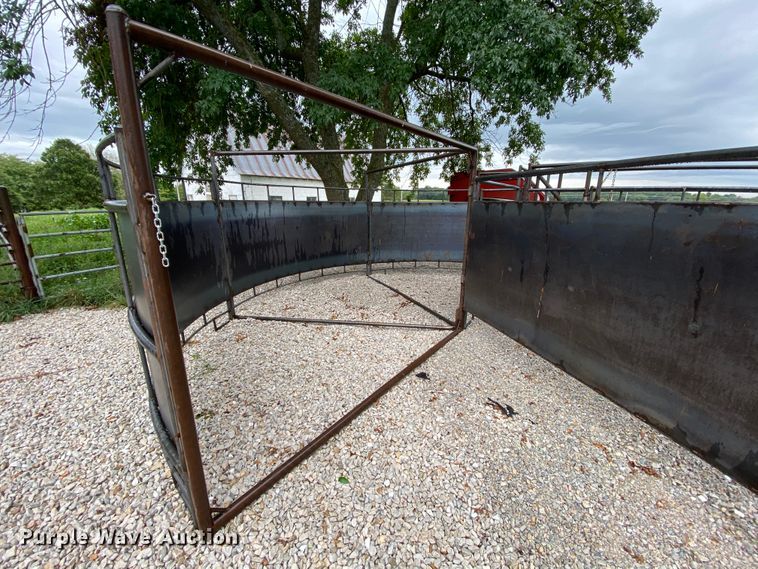 image for item HA9600 Livestock alley with tub