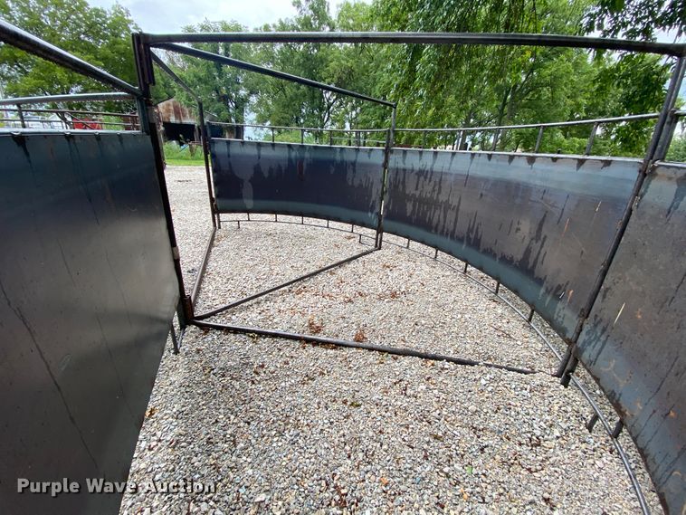 image for item HA9600 Livestock alley with tub