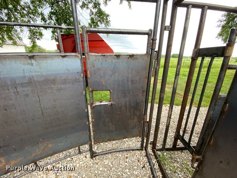 image for item HA9600 Livestock alley with tub