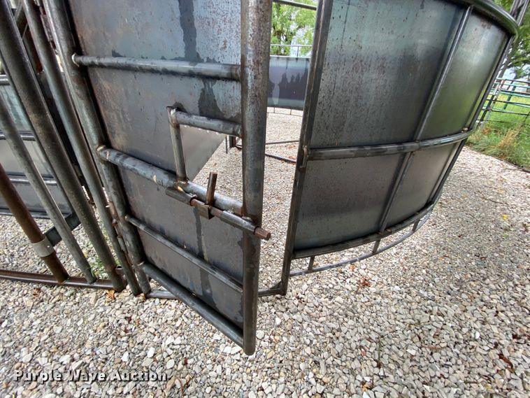 image for item HA9600 Livestock alley with tub