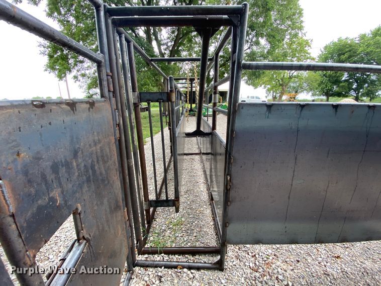 image for item HA9600 Livestock alley with tub